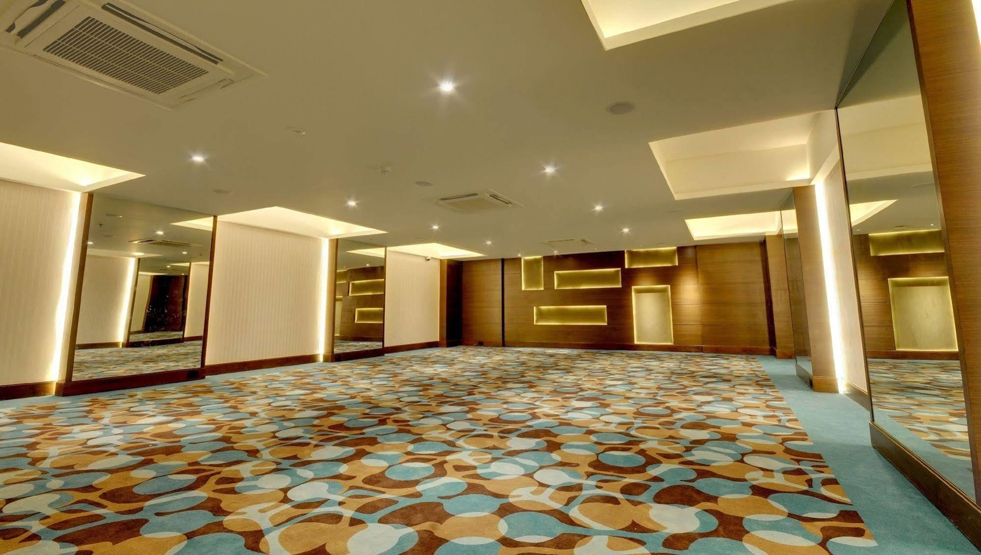 Hotel Platinum Radźkot Zewnętrze zdjęcie