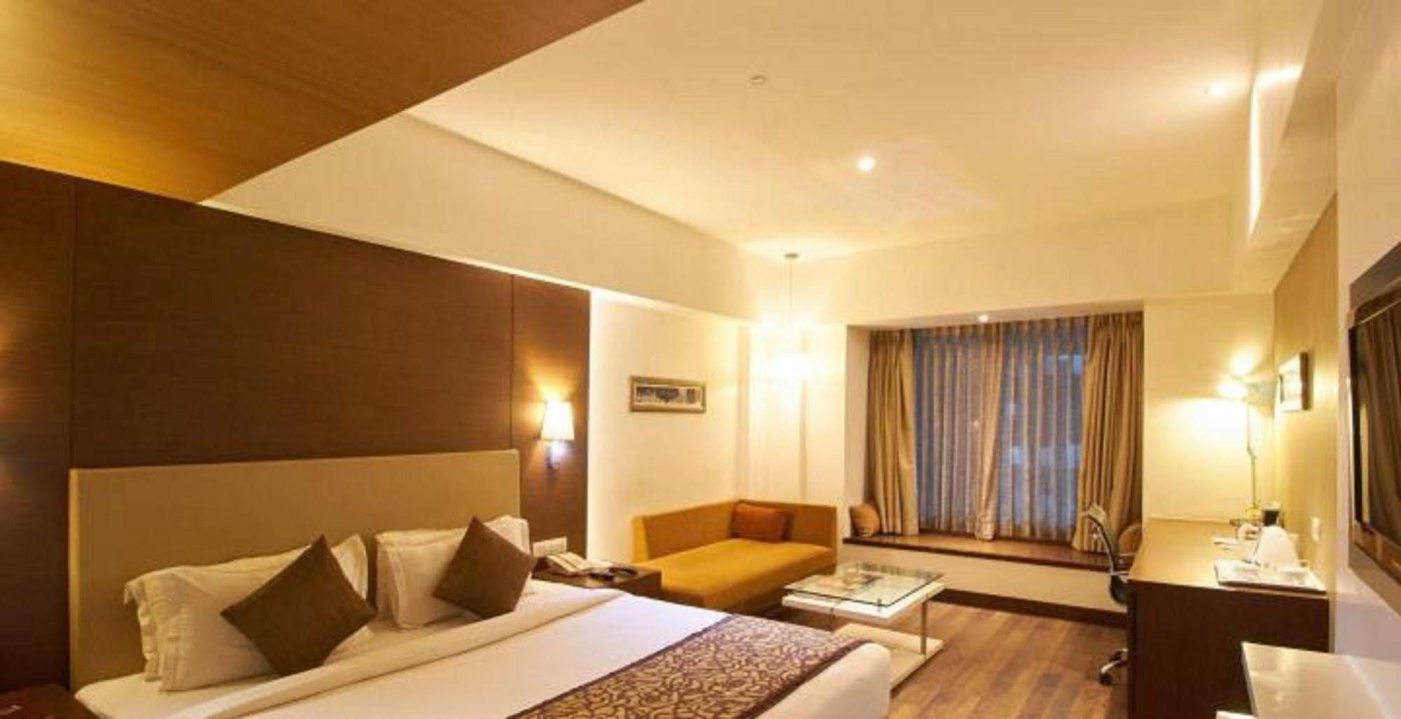 Hotel Platinum Radźkot Zewnętrze zdjęcie