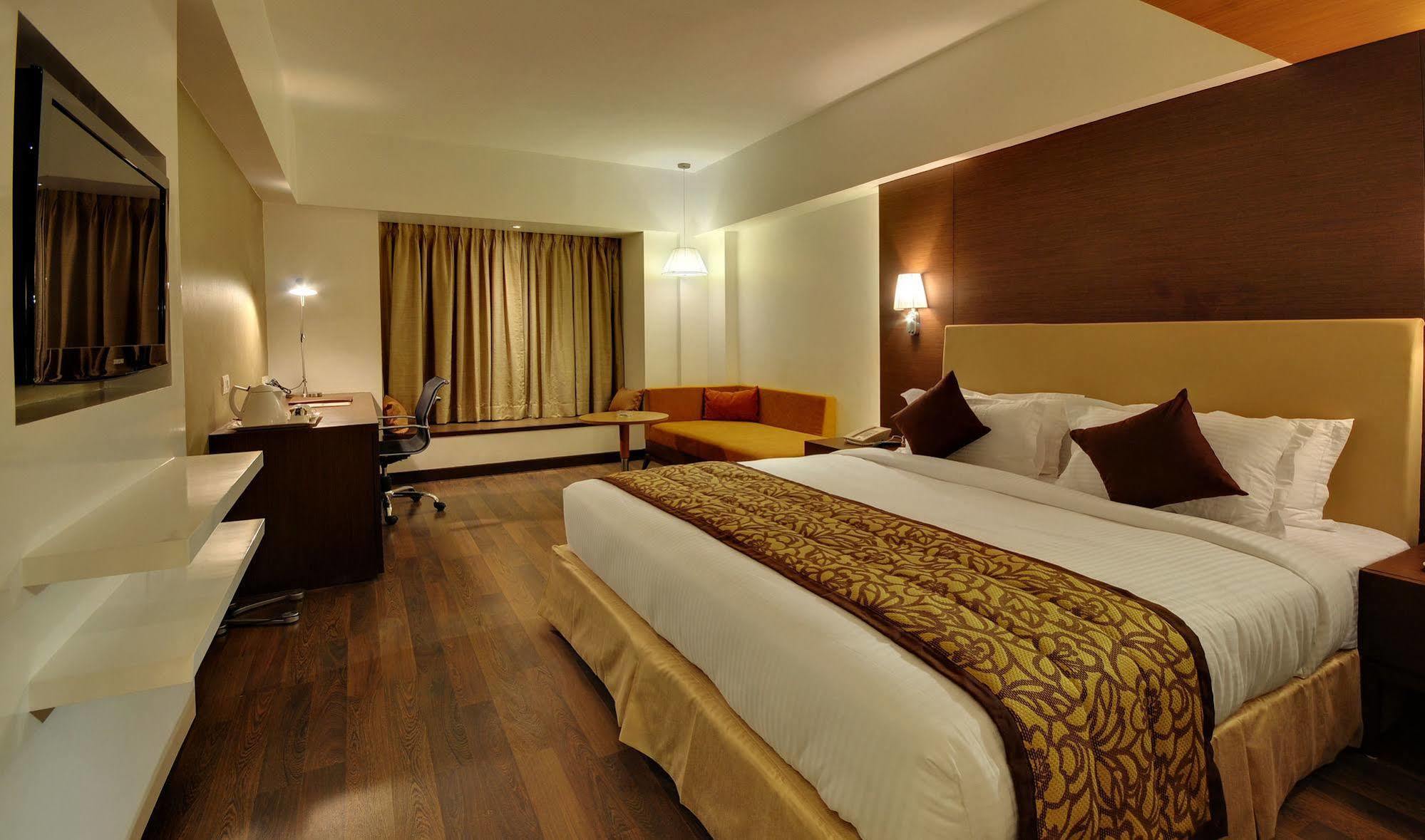 Hotel Platinum Radźkot Zewnętrze zdjęcie