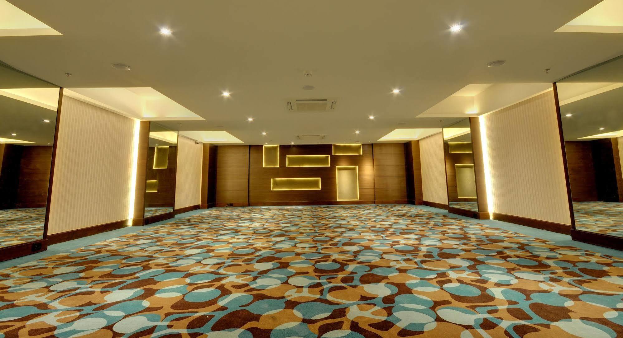 Hotel Platinum Radźkot Zewnętrze zdjęcie